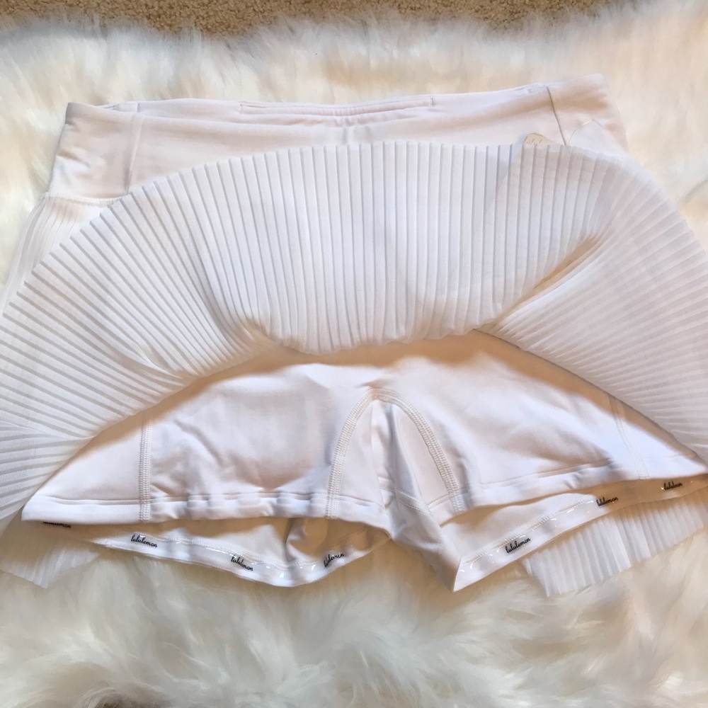 NWT WHITE LULULEMON JUST PLEAT IT SKIRT - Size 10 - Picture 5 of 7